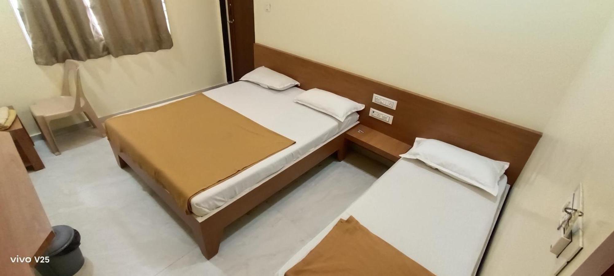 Hotel Tulsi Somnāth Esterno foto