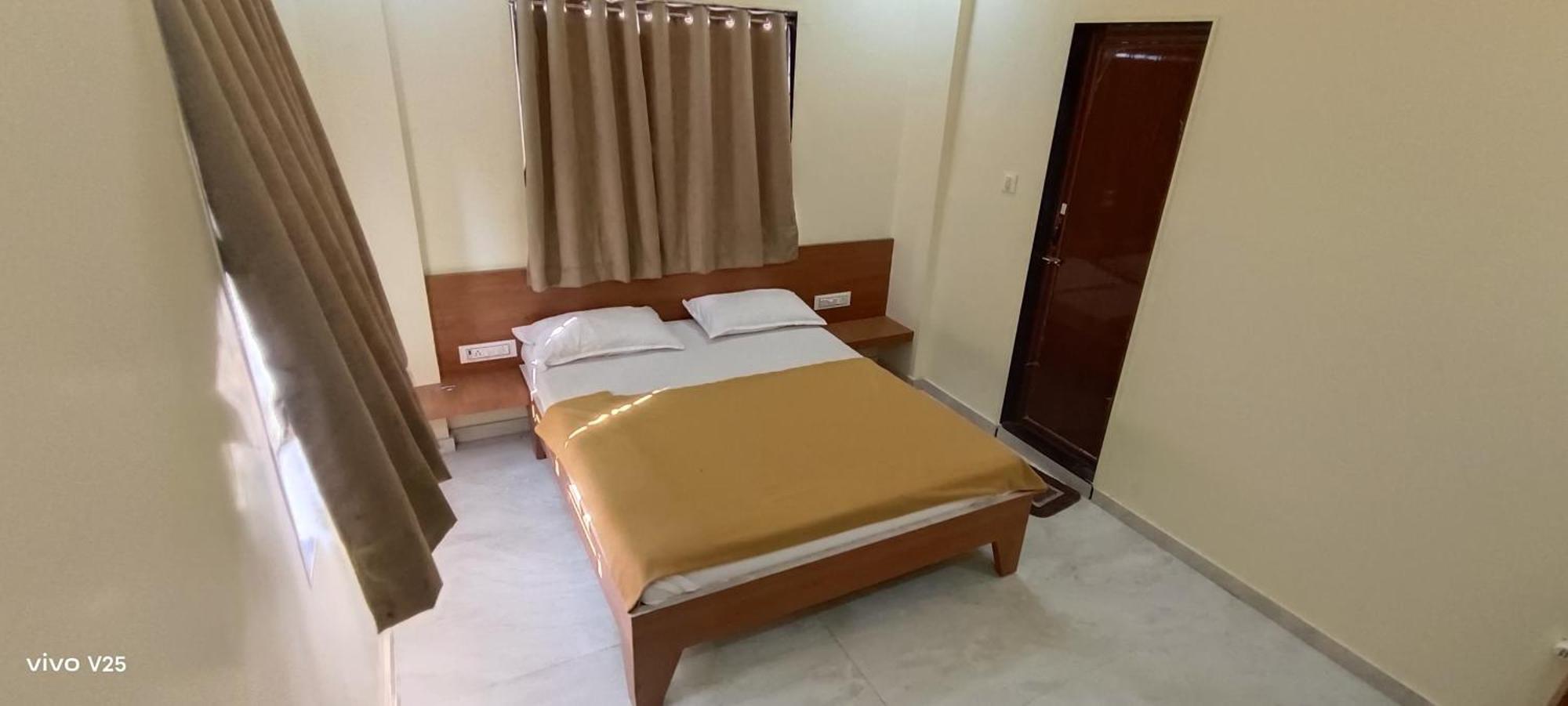 Hotel Tulsi Somnāth Esterno foto